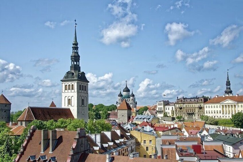 Tallinn Old Town: Food and History Self-Guided Walking Tour