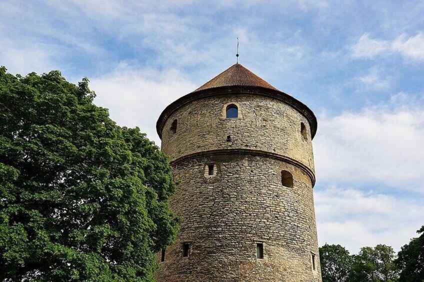 Tallinn Old Town: Food and History Self-Guided Walking Tour