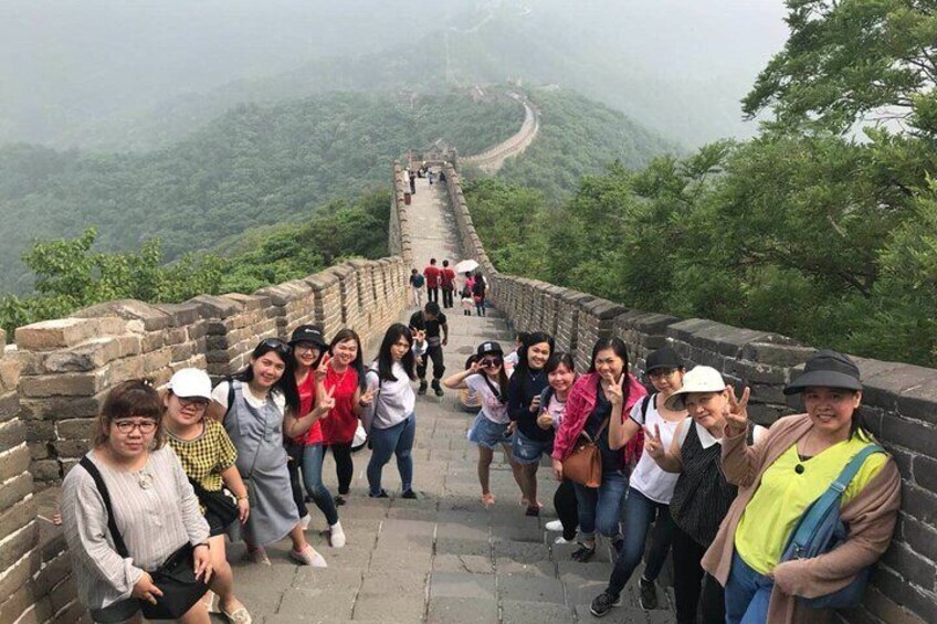 Foreigner guests love Mutianyu Great Wall