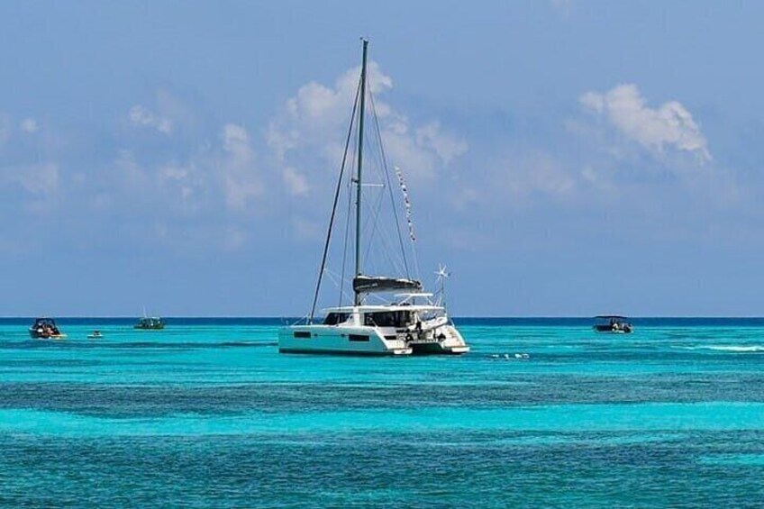 Catamaran Isla Mujeres Drinks and Lunch Party