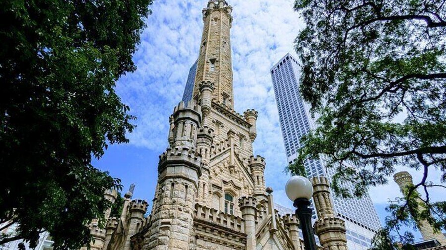 Chicago Magnificent Mile Scavenger Hunt Walking Tour and Game