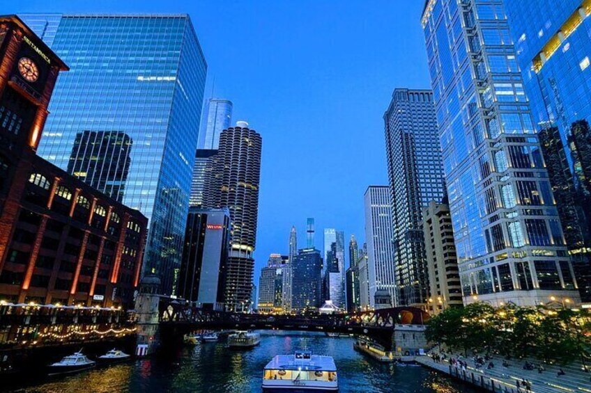 Chicago Magnificent Mile Scavenger Hunt Walking Tour and Game