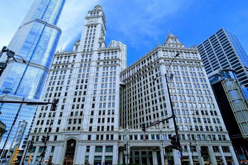 Chicago Magnificent Mile Scavenger Hunt Walking Tour and Game