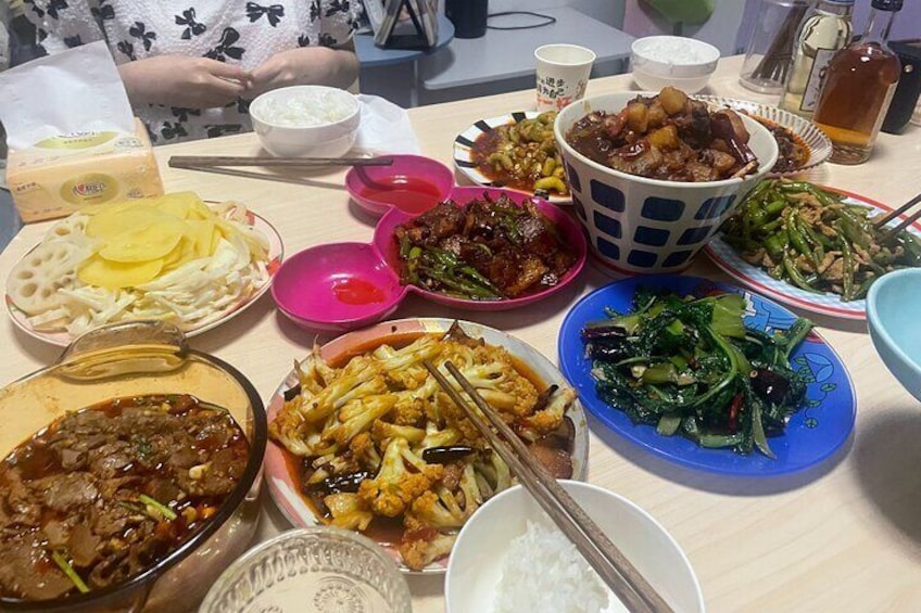 Eat with Locals Chengdu Dinner Tour 