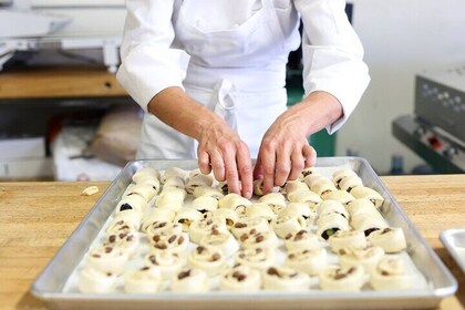 Croissant Cooking Class With Local Baker in Paris