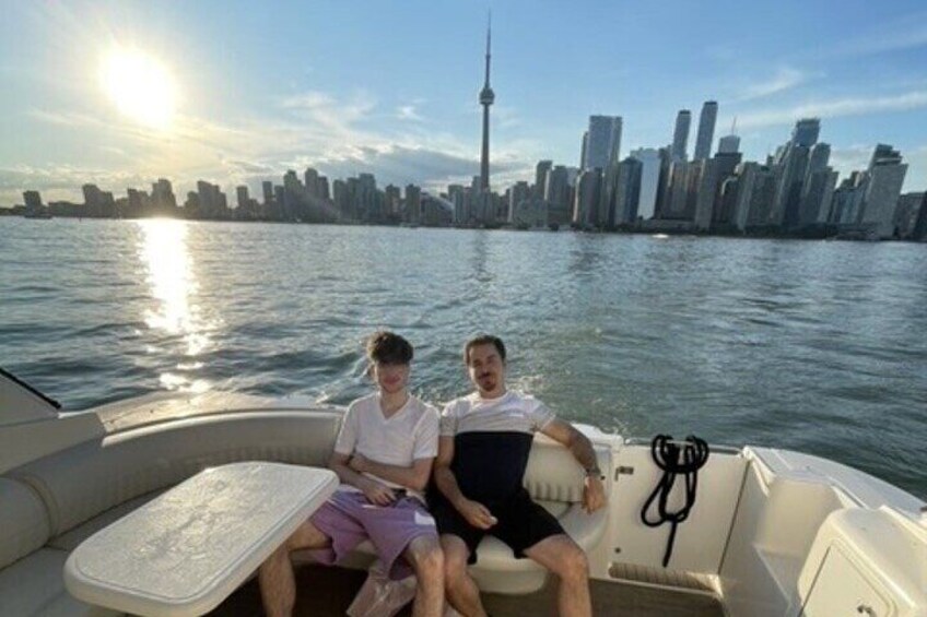 90-Minute Toronto Luxury Yacht Sightseeing Prosecco Cruise