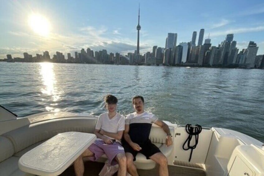 90-Minute Toronto Luxury Yacht Sightseeing Prosecco Cruise