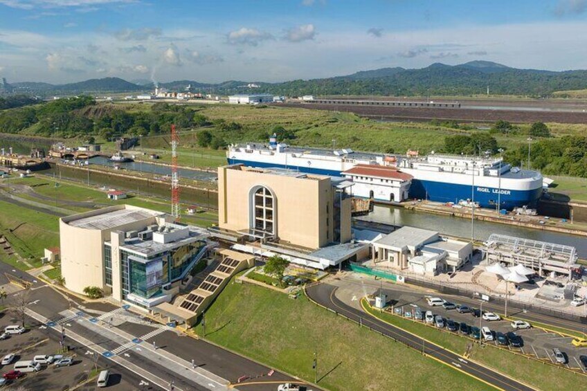 Miraflores visitor center 
overview