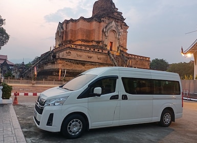 Chiang Mai: Servicio de furgoneta de 8 horas con conductor profesional