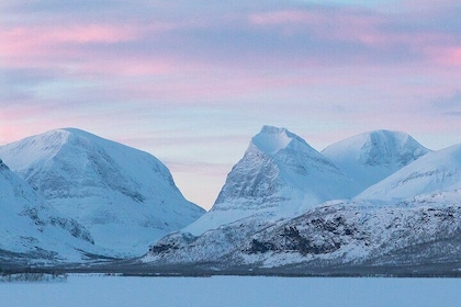 Overnight Northern Light in the Mountains