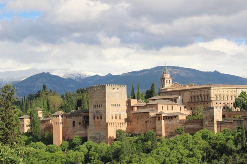 Alhambra private tour with tickets