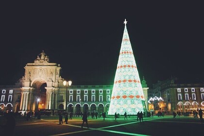 Tour de luces de Navidad por Lisboa en Private Eco Tuk Tuk