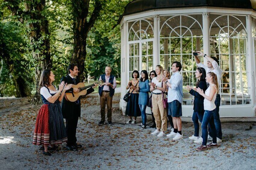 Captivating Show by the Gazebo: Dana & Dmitry bring '16 Going on 17' to life, merging iconic tunes with joy at Hellbrunn, sparking memories.