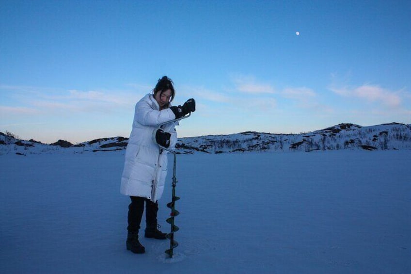 Ice Fishing Experience and Snowshoe Hike with Local