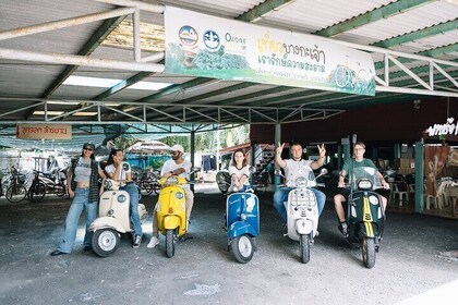 Vintage Scooter Bangkok Tour on Weekend (Suburb Route)