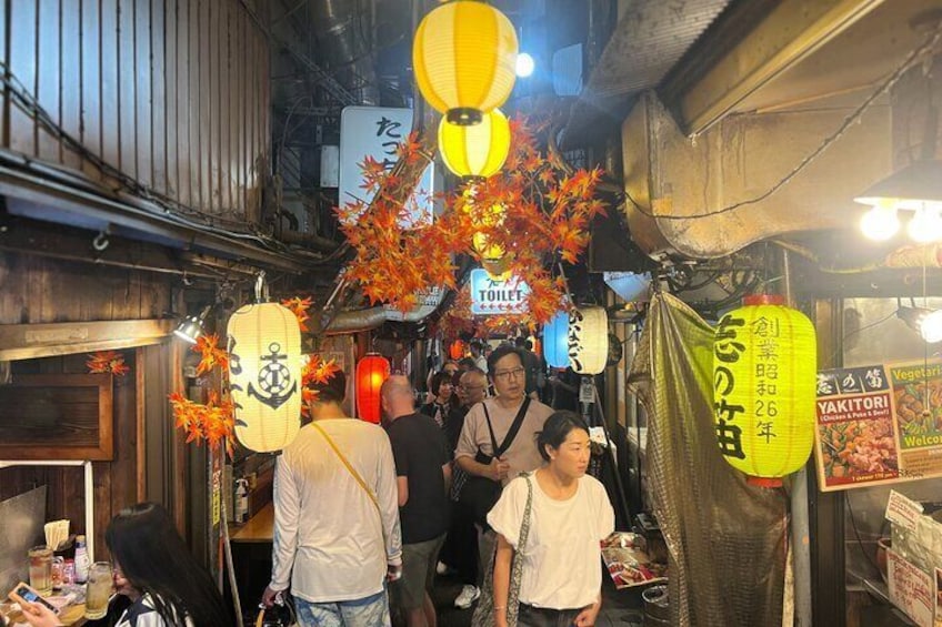 Tokyo: Shinjuku Food Tour (13 Dishes at 4 Local Eateries)