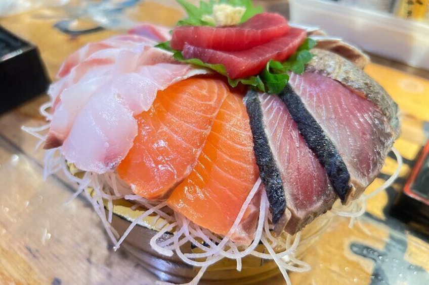 Tokyo: Shinjuku Food Tour (13 Dishes at 4 Local Eateries)