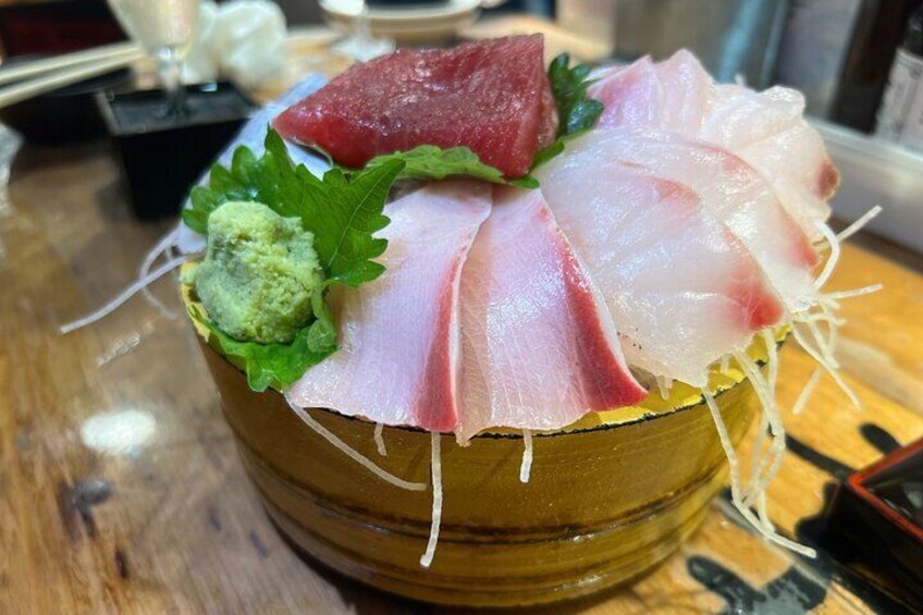 Tokyo: Shinjuku Food Tour (13 Dishes at 4 Local Eateries)