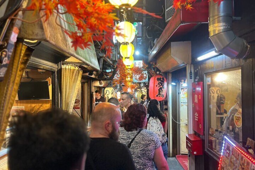 Tokyo: Shinjuku Food Tour (13 Dishes at 4 Local Eateries)