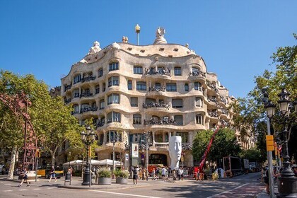 Casa Batlló & La Pedrera Guided Tour with skip the line ticket