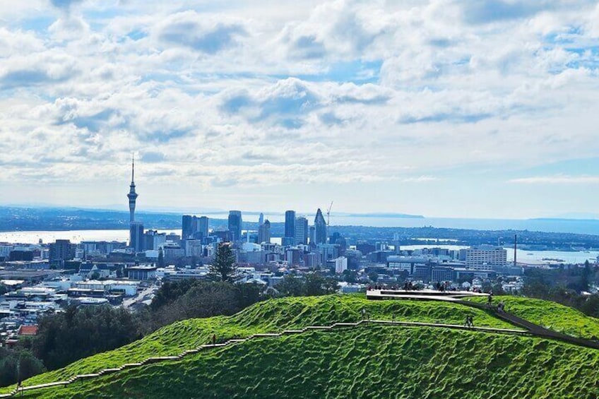 Mount Eden : Duration half hours
At 196m tall, Maungawhau or Mount Eden is the highest volcano in Auckland. From the summit, you can enjoy spectacular views of the city and its harbours.