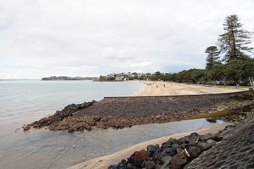 Mission Bay is one of Auckland’s most popular beaches, known for its pristine sandy shores and clear blue waters. Mission Bay is among the most celebrated local destinations in New Zealand.