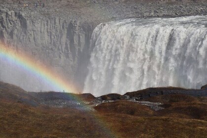 Akureyri Day Tour in Godafoss, Dettifoss and Lake Myvatn