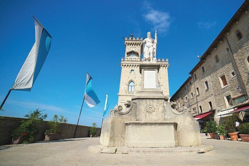 San Marino Walking Tour with Audio and Written Guide 