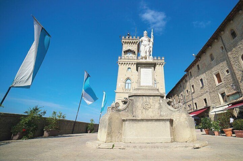 San Marino Walking Tour with Audio and Written Guide