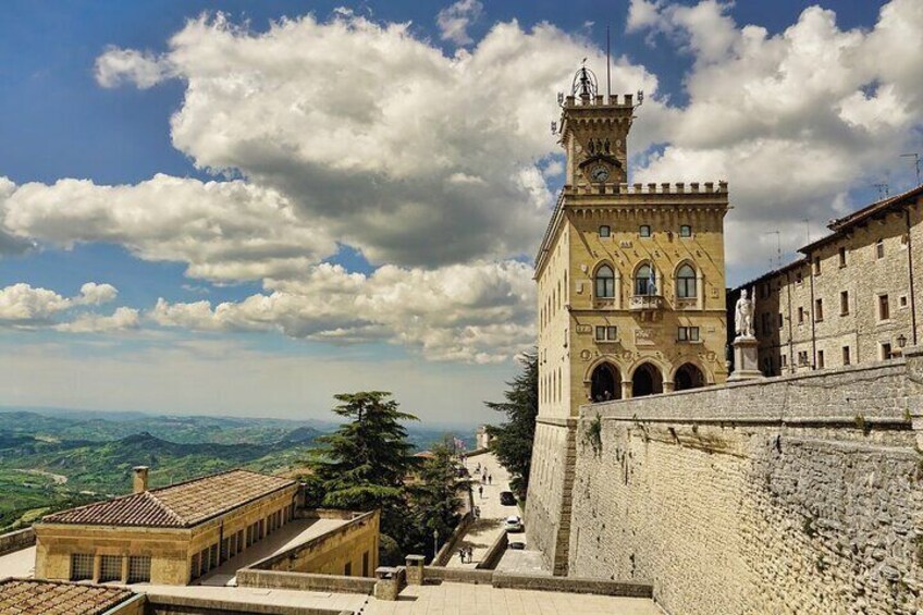 San Marino Walking Tour with Audio and Written Guide 