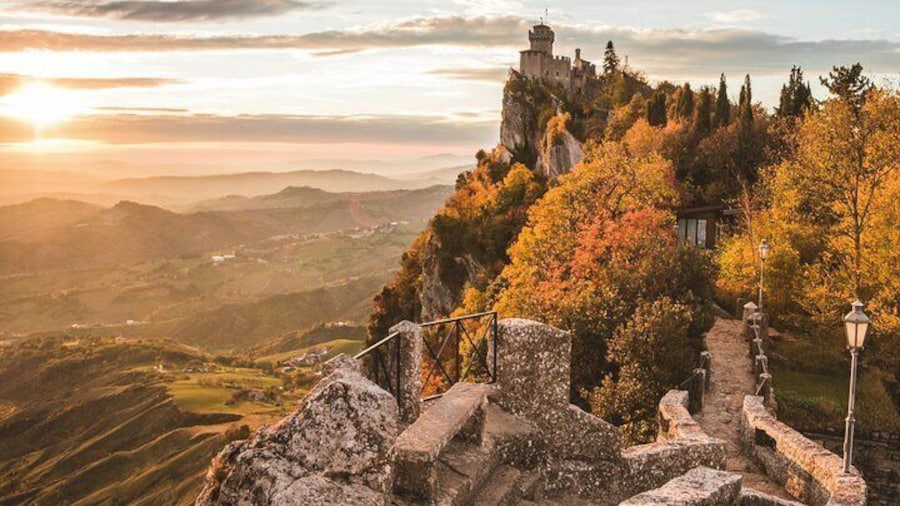 San Marino Walking Tour with Audio and Written Guide