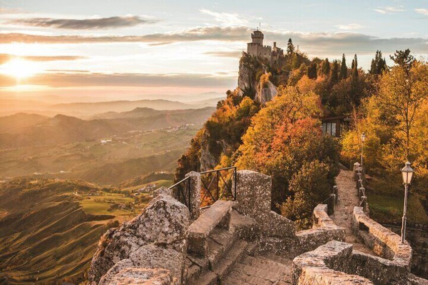 San Marino Walking Tour with Audio and Written Guide 