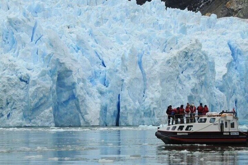 Shared Sailing Tour to San Rafael Lagoon from Puerto Tranquilo