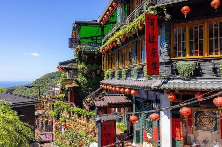 From Taipei: Yangmingshan, Yehliu, Jiufen & Shifen Private Tour