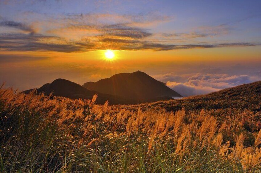 From Taipei: Yangmingshan, Yehliu, Jiufen & Shifen Private Tour