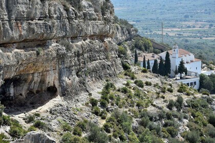 Ulldecona: Spiritual Cave Paintings Tour at Ermita Shelters