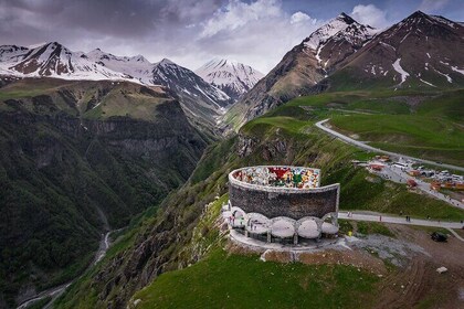 Magica Kazbegi Gudauri & Ananuri DayTrip Tour guidato da Tbilisi