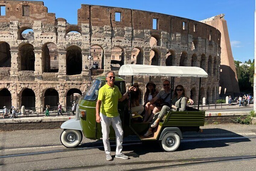 Private Tour in Vintage Electric Tuk Tuk of Rome