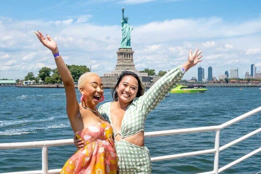 NYC Bottomless Brunch Cruise with Iconic Views