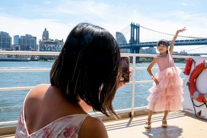 NYC Bottomless Brunch Cruise with Iconic Views