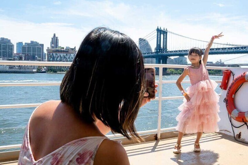 NYC Bottomless Brunch Cruise with Iconic Views