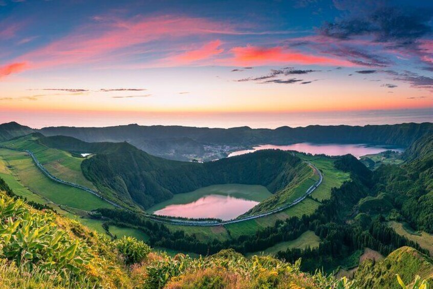 Azores: Explore the dramatic crater of Sete Cidades