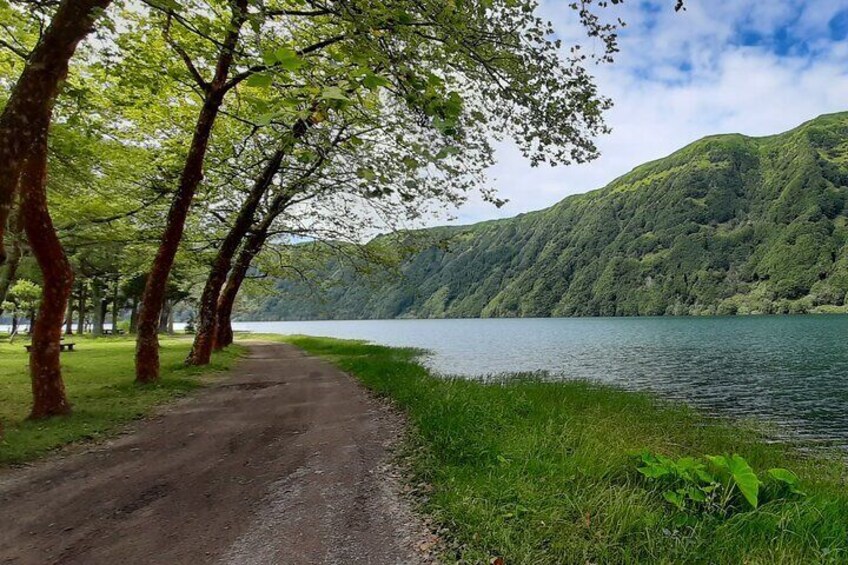 Azores: Explore the dramatic crater of Sete Cidades