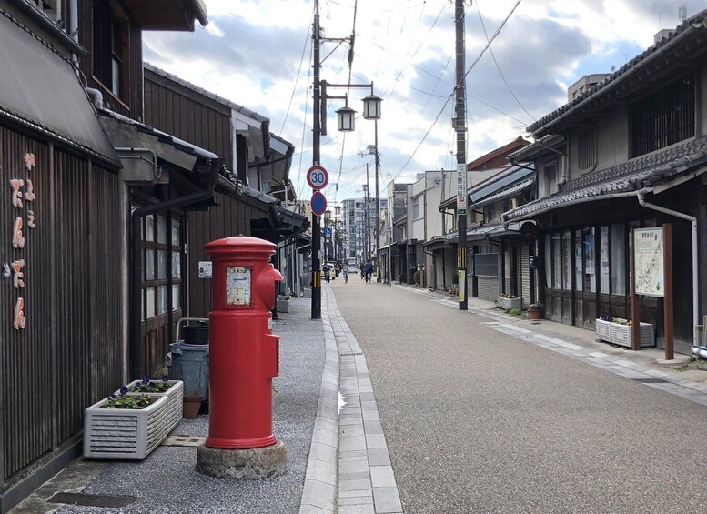 Picture 8 for Activity Himeji: E-Bike Tour of the Old Town and Himeji Castle