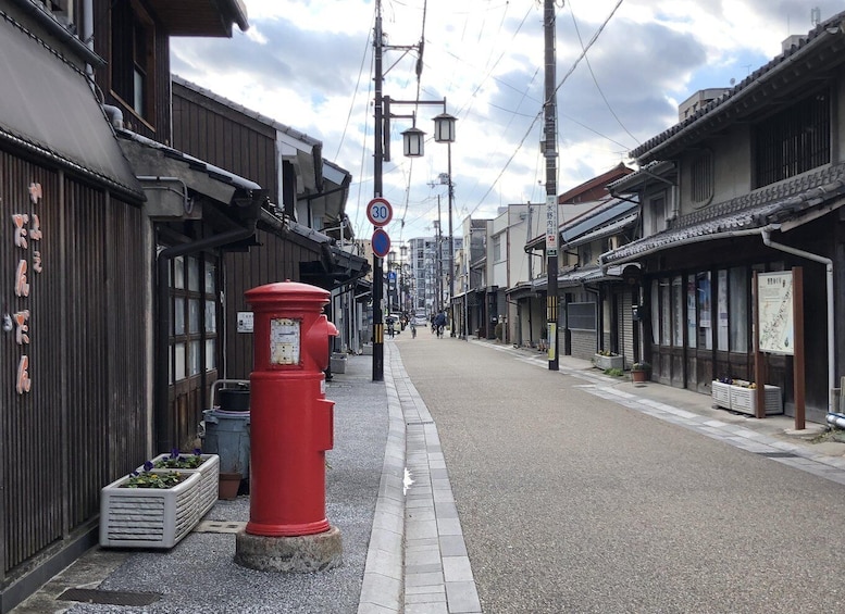 Picture 8 for Activity Himeji: E-Bike Tour of the Old Town and Himeji Castle