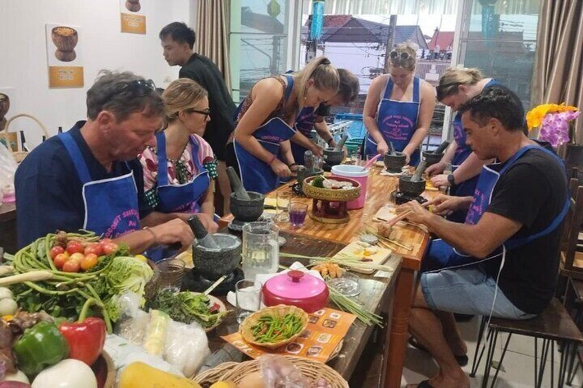 Half Day Chiang Mai Cooking Class and Market Taste Tour