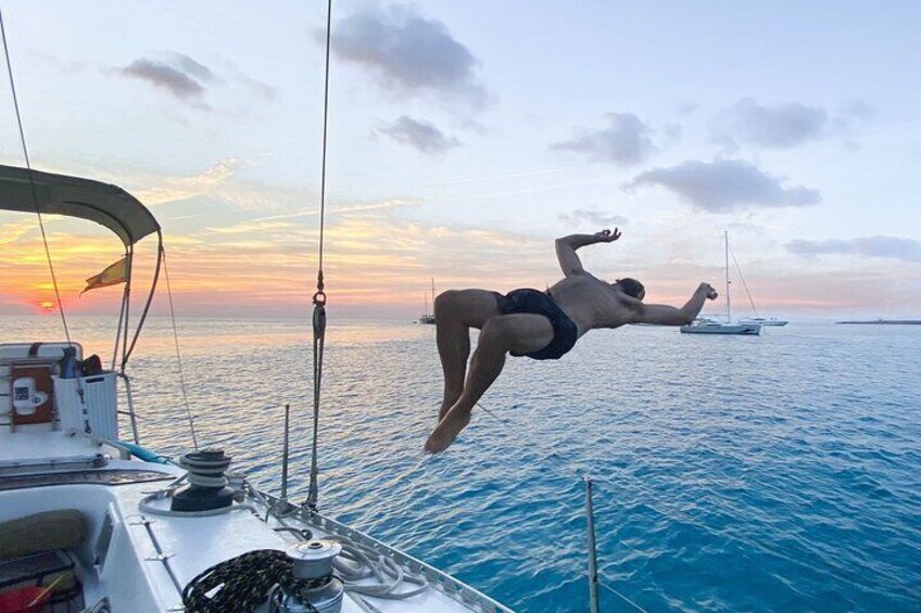 Mallorca Private Half-Day Sailing Experience with Tapas & Drinks