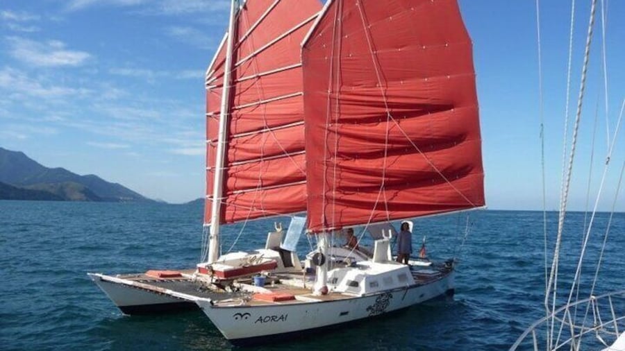 Half Day Sailing Tour on the Lagoon of Tahiti
