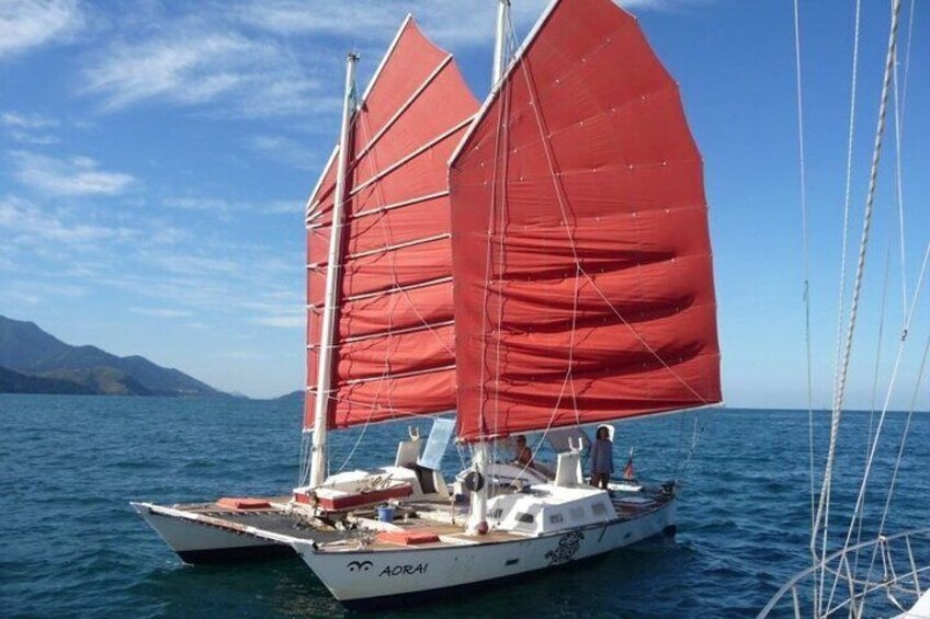 Half Day Sailing Tour on the Lagoon of Tahiti