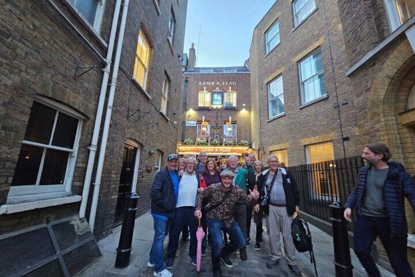 Private Pub Crawl and Sing-along London Experience